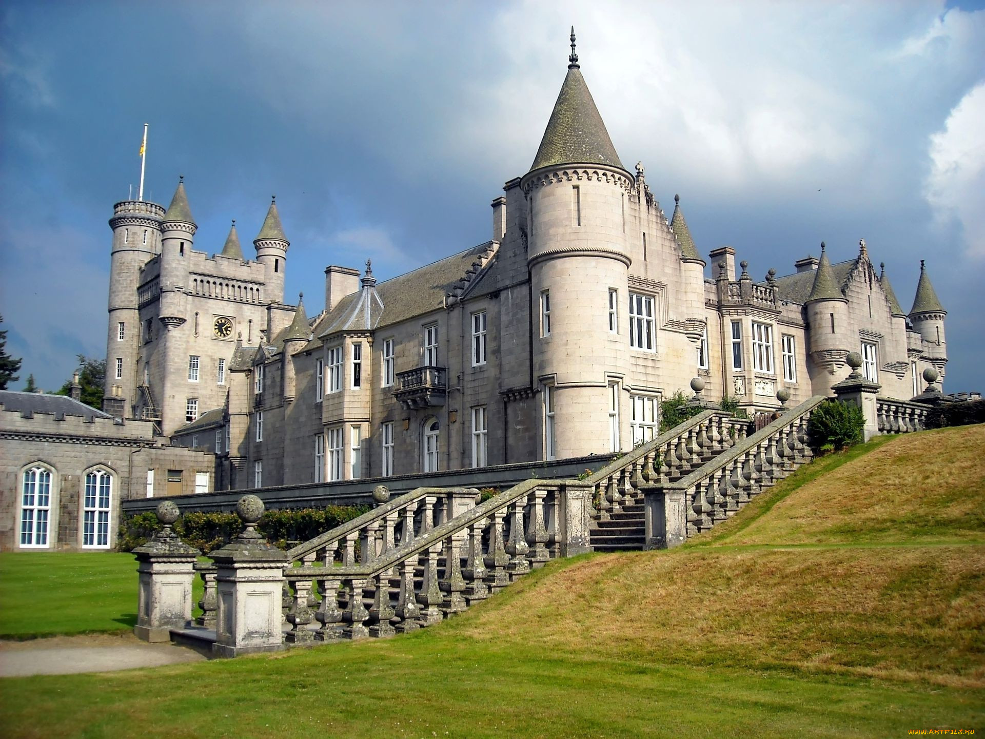 Замок. Замок Балморал. Замок Балморал замки Абердиншира. Замок Балморал проект. Замок Эдзел Шотландия.